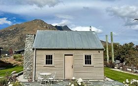 Historical Hicks Cottage